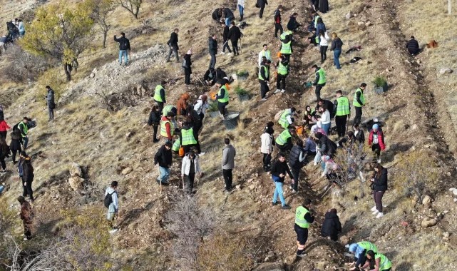 Konya&#039;da üniversiteli gençler &#039;geleceğe nefes&#039; oldular