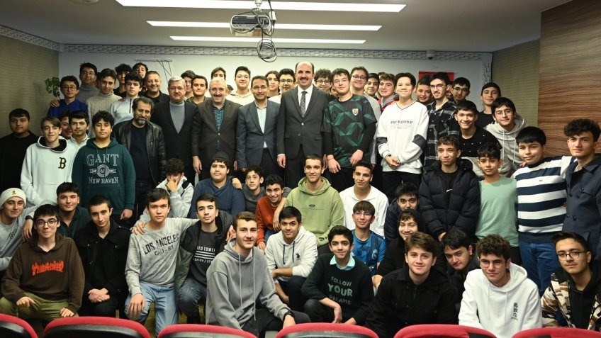 Konya&#039;da Başkan Altay lise öğrencileriyle buluştu