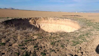 Karapınar ilçesinde 6 yıl önce doldurduğu Obruk çukurunda yeniden Obruk oluştu