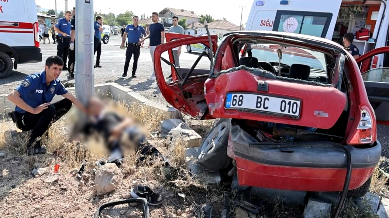 Aksaray&#039;da Sınava giden 2 araç çarpıştı: 1 ölü, 10 yaralı