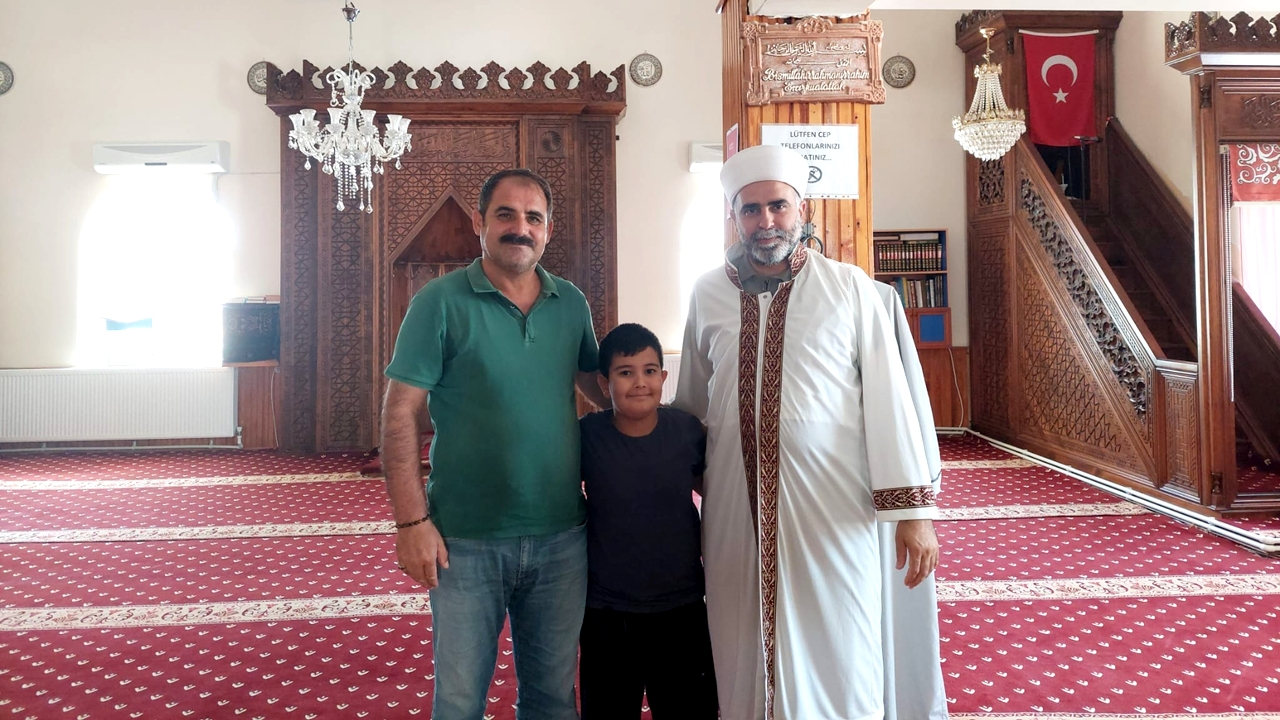 Sultanhanı&#039;nda 8 Yaşındaki Onur’dan Örnek Davranış: Kumbarasındaki Harçlıkları Bağışladı