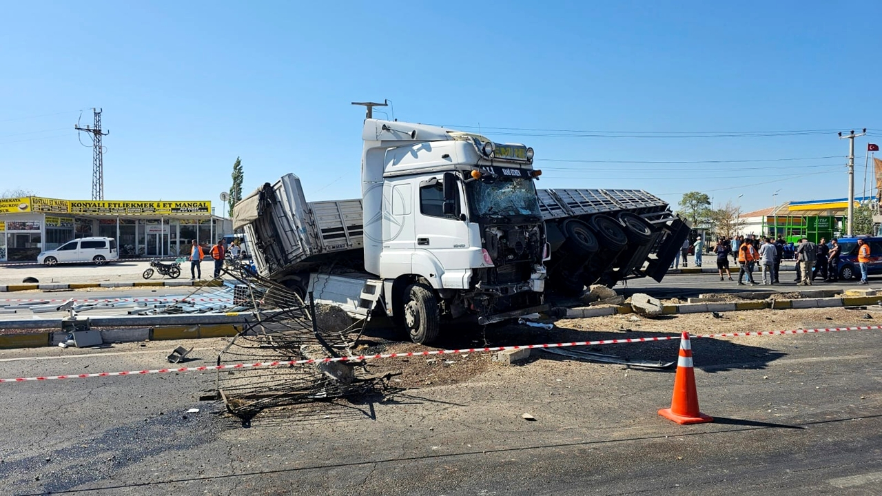 Eşmekaya Işıklarında Zincirleme Trafik kazası