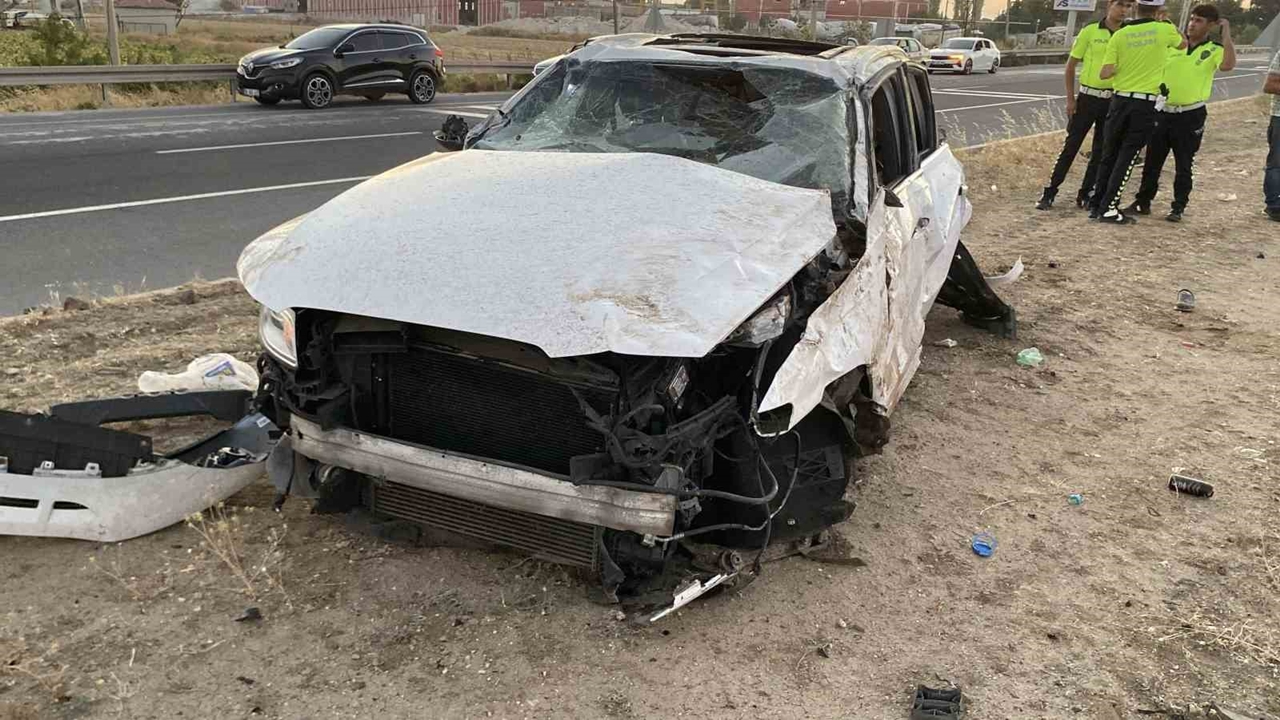 Aksaray&#039;da Trafik kazası, 2 ölü, 3 Yaralı