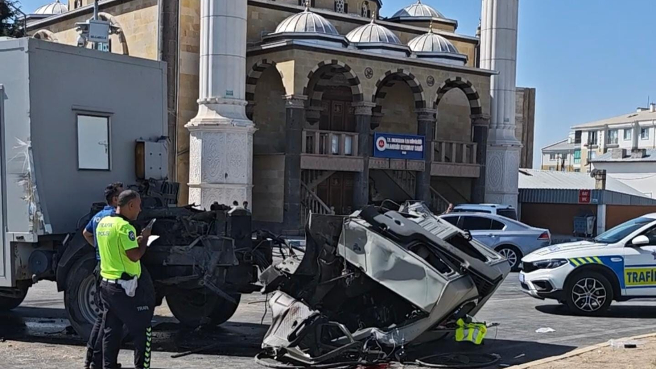 Sultanhanı ilçe girişinde Alman Turistler Trafik kazası geçirdi, biri ağır üç Yaralı