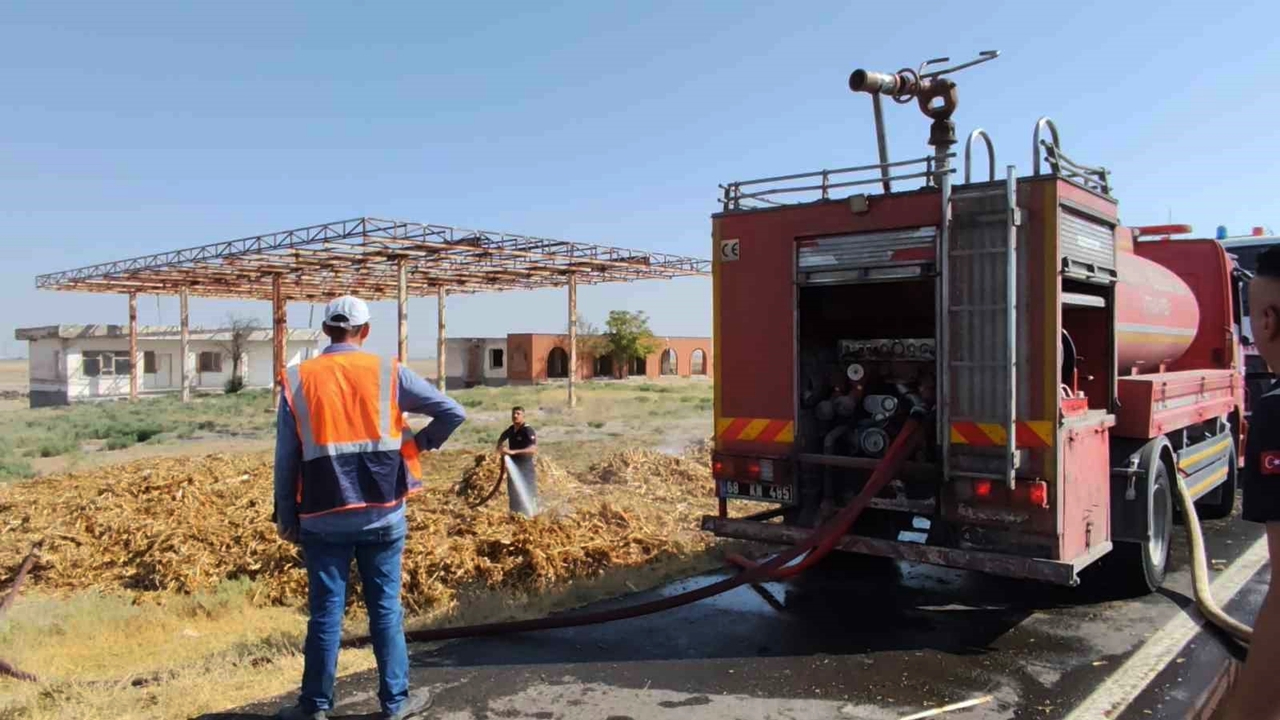 Aksaray Yolunda Saman yüklü Tır&#039;da yangın