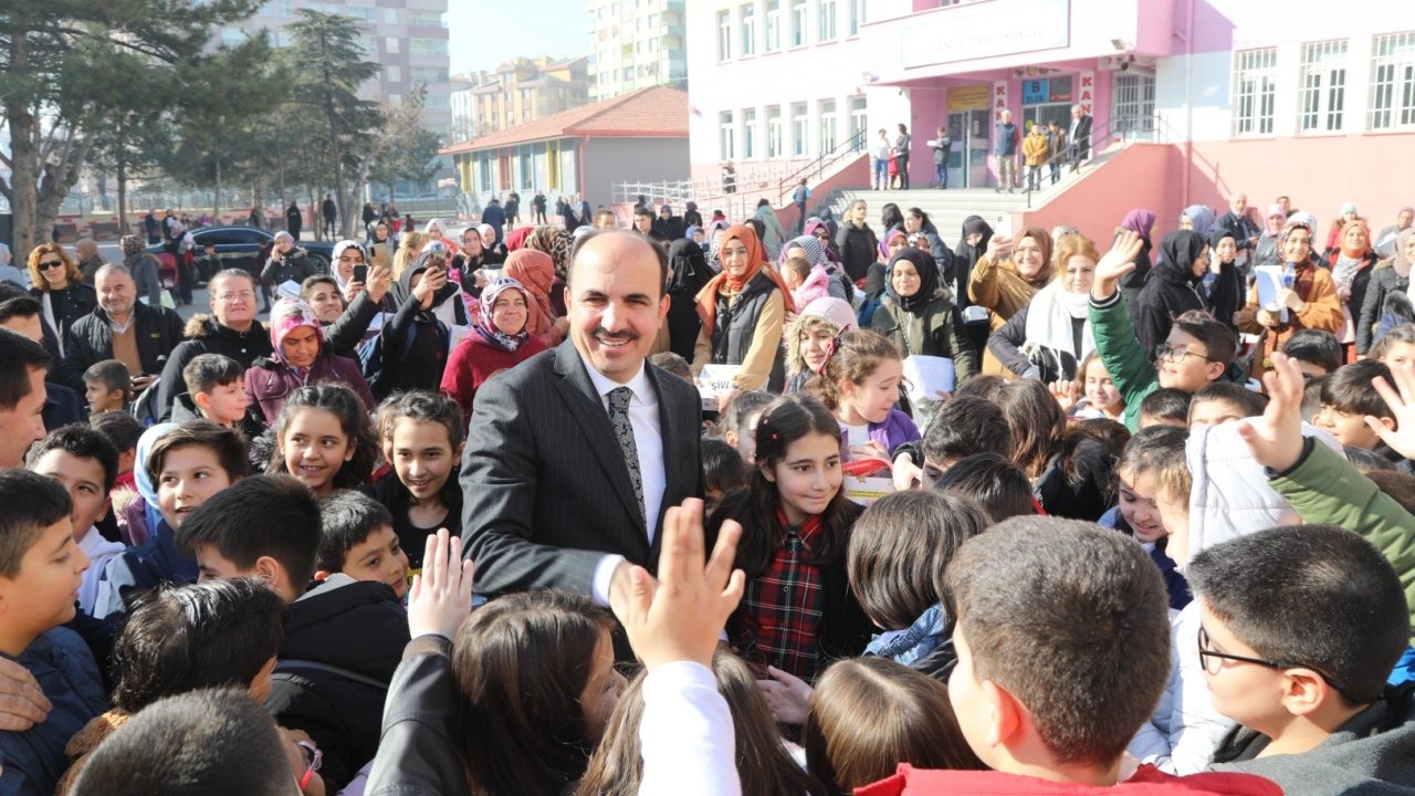 Konya Büyükşehir’den öğrencilere eğitim desteği