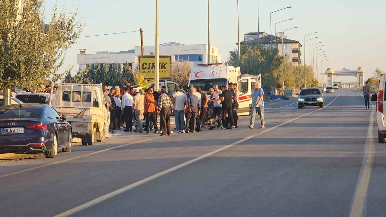 Eskil&#039;de Otomobil ile Motosiklet çarpıştı