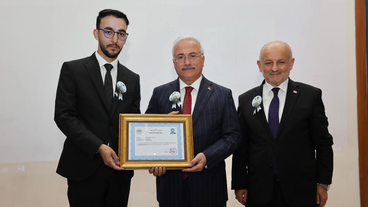 Aksaray Valisi Kumbuzoğlu’ndan İmam Hasan Hüseyin Altan’a Başarı Belgesi