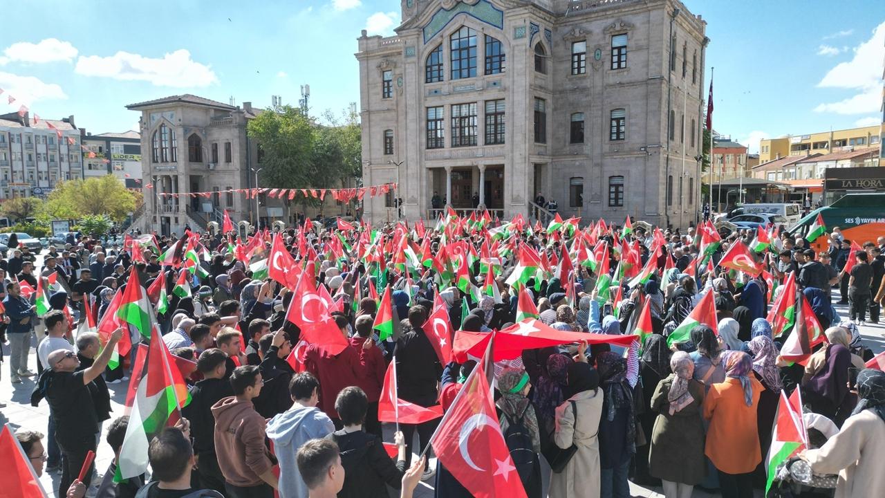 Aksaray’da Gazze’ye Destek Yürüyüşü Yoğun Katılımla Gerçekleştirildi