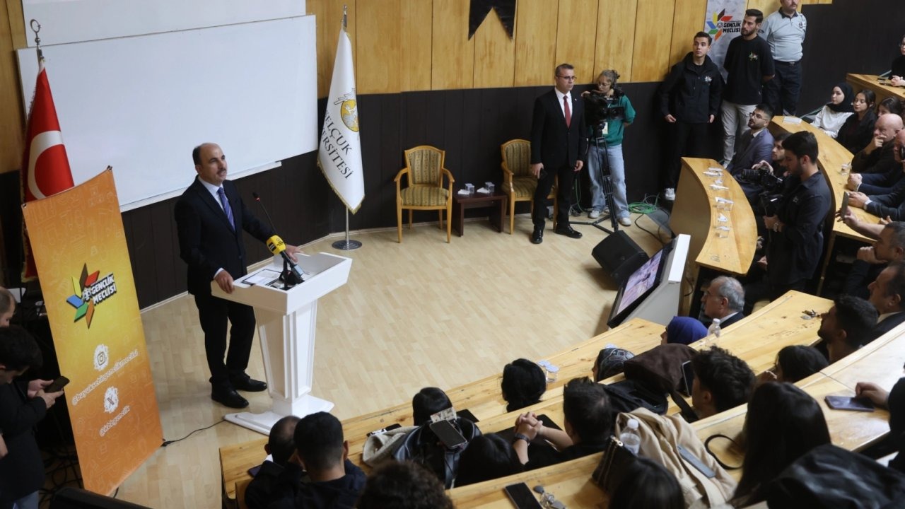 Konya&#039;da Başkan Altay fakülte öğrencileriyle buluştu