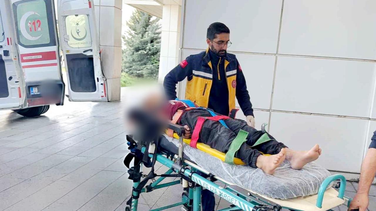 Sultanhanı&#039;nda Minibüs ile Elektrikli Bisiklet Çarpıştı