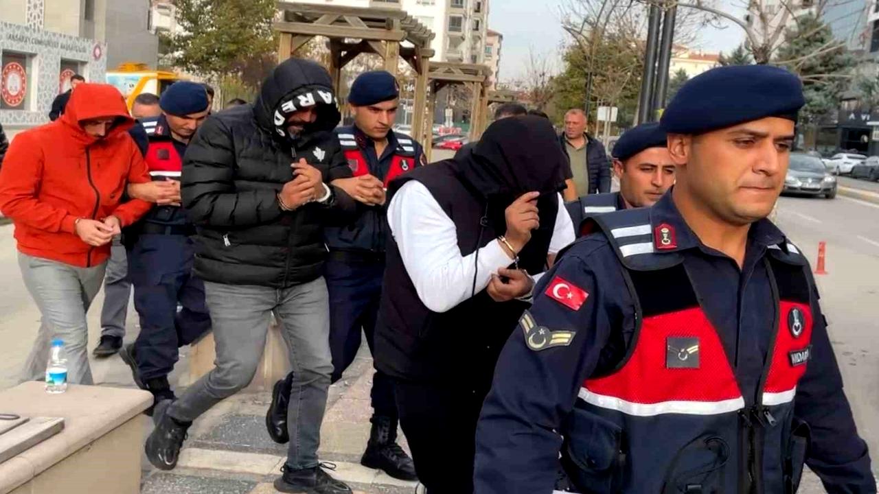 Ajsaray&#039;da Jandarma 3 Tefeciyi Yakaladı