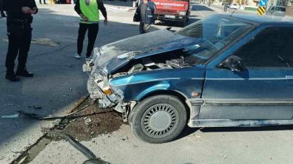 Eskil'de hafif ticari araç ile otomobil çarpıştı: 7 yaralı