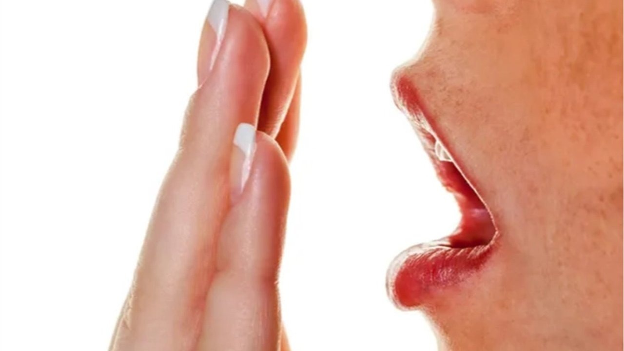 İşte ağız kokusuna yol açan 6 neden