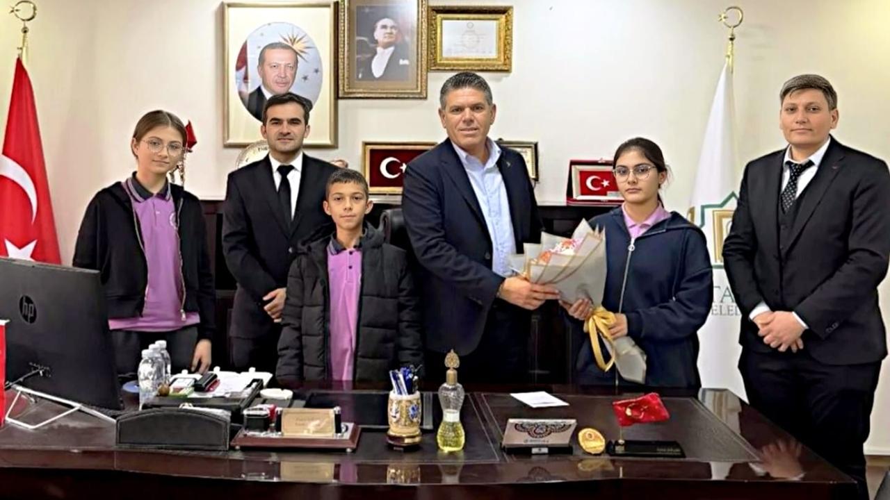 Öğretmen ve Öğrencilerden Başkan Solak’a 24 Kasım Ziyareti