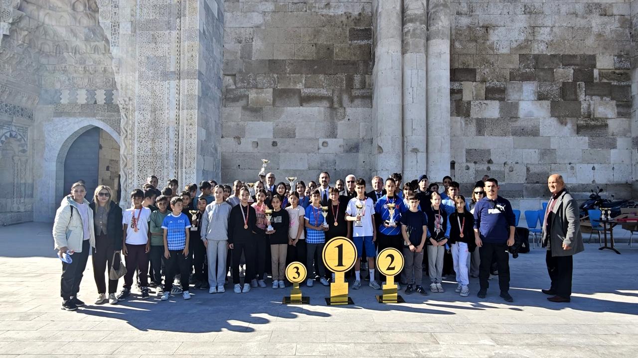 Sultanhanı’nda Okul Sporları Atletizm Kros İlçe Birinciliği Heyecanı