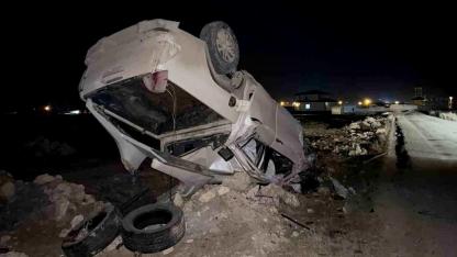 Eskil ilçesinde otomobil takla attı: 3 yaralı