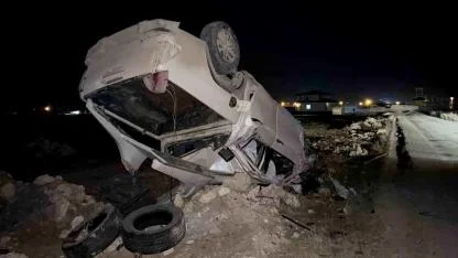 Eskil ilçesinde otomobil takla attı: 3 yaralı