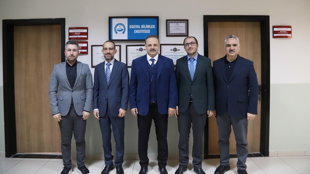 Rektör Arıbaş’tan Sosyal Bilimler Enstitüsü Müdürü Doç. Dr. Arif İğdeli’ye hayırlı olsun ziyareti