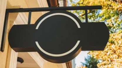 İşletmelerin En Sık Yaptığı 5 Ölümcül Antalya Tabela Hatası ve Kesin Çözümleri