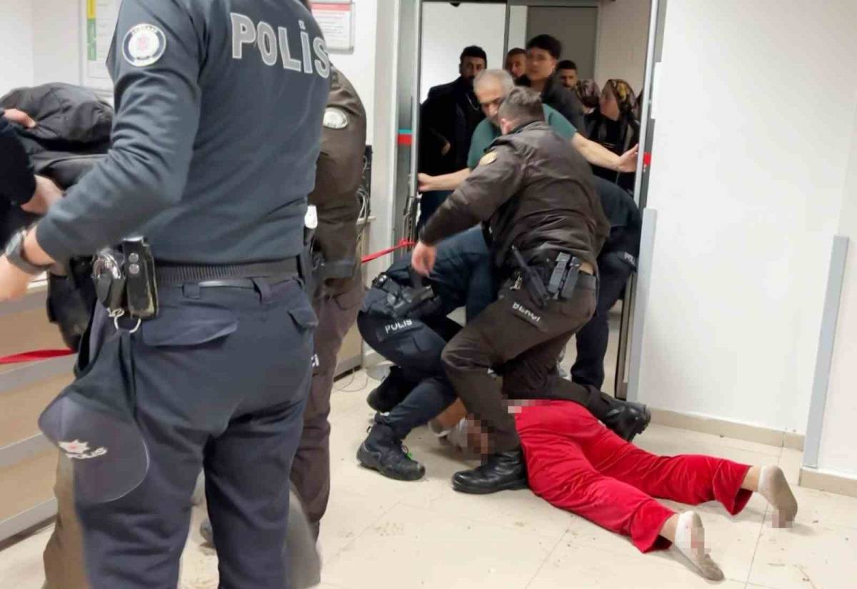 Aksaray'da Annesinin Sevgilisini Bıçakladı, Polisten Kaçamadı; Annesi İse Polise Saldırdı!